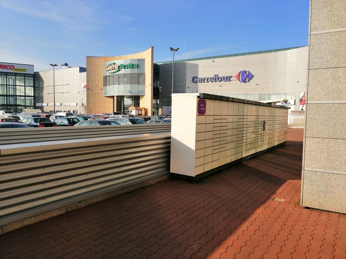Parcel Locker POZ50N Na parkingu naziemnym przy Galerii Pestka