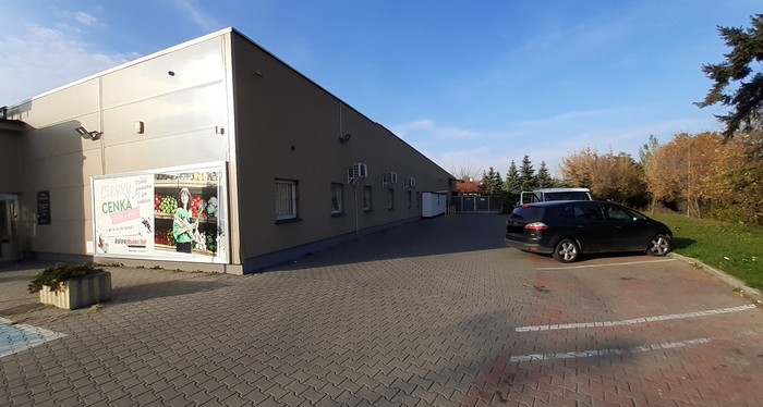 Paczkomat POZ51N Przy supermarkecie Intermarche po prawej stronie