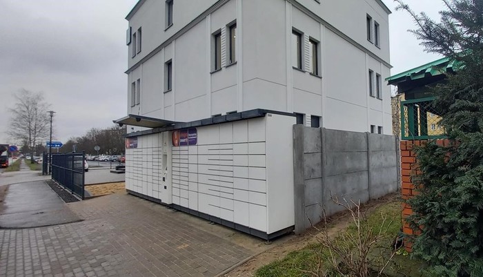 Поштомат POZ52A Działka od strony ul. Wachowiaka