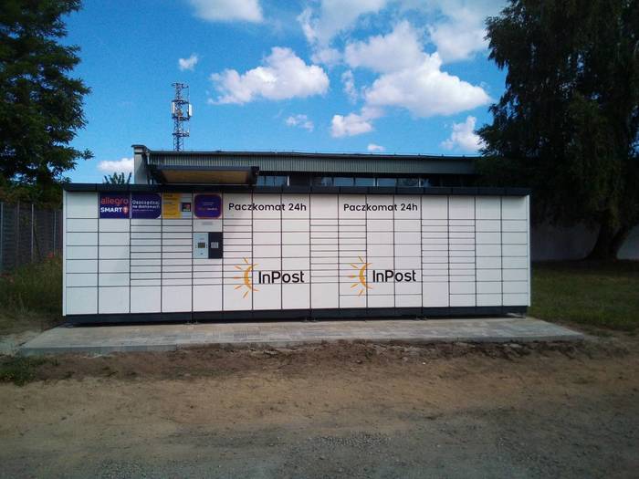 Поштомат POZ52N przy parkingu
