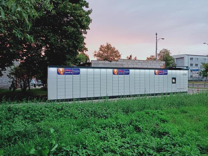 Parcel Locker POZ64M Niezabudowana działka przy pawilonie handlowym