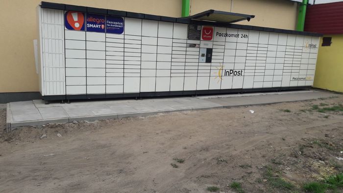 Paczkomat POZ65N Przy sklepie Społem