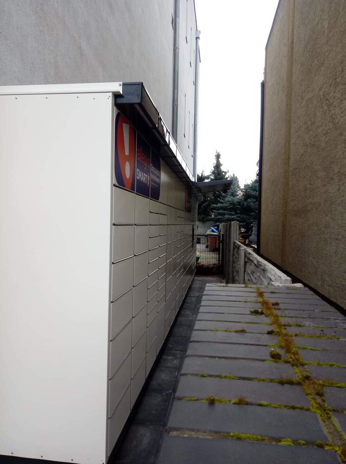 Parcel Locker POZ81M Przy biurowcu