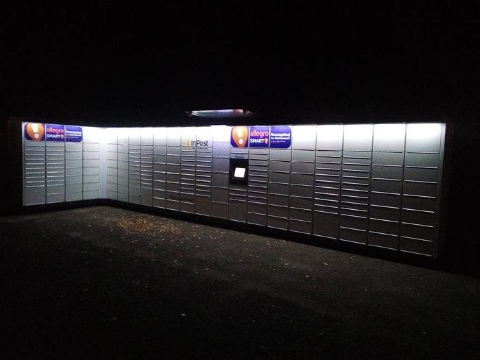 Paczkomat POZ85M Parking przed Mleczarnią Naramowice