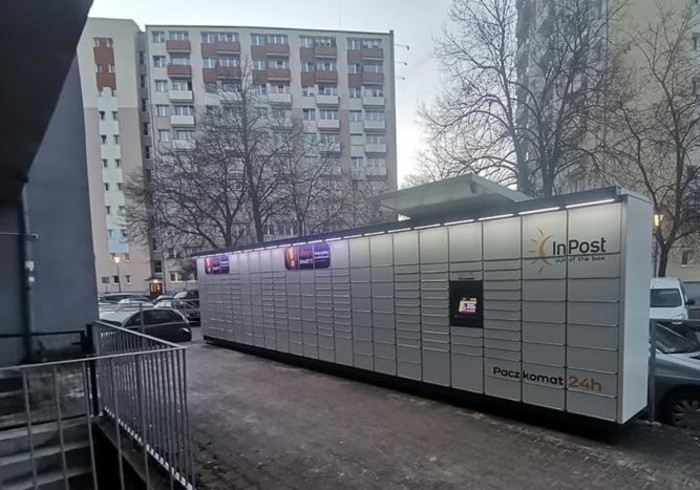 Parcel Locker POZ88M Za Apteką Wrzosowa, od strony ul. Turkusowej