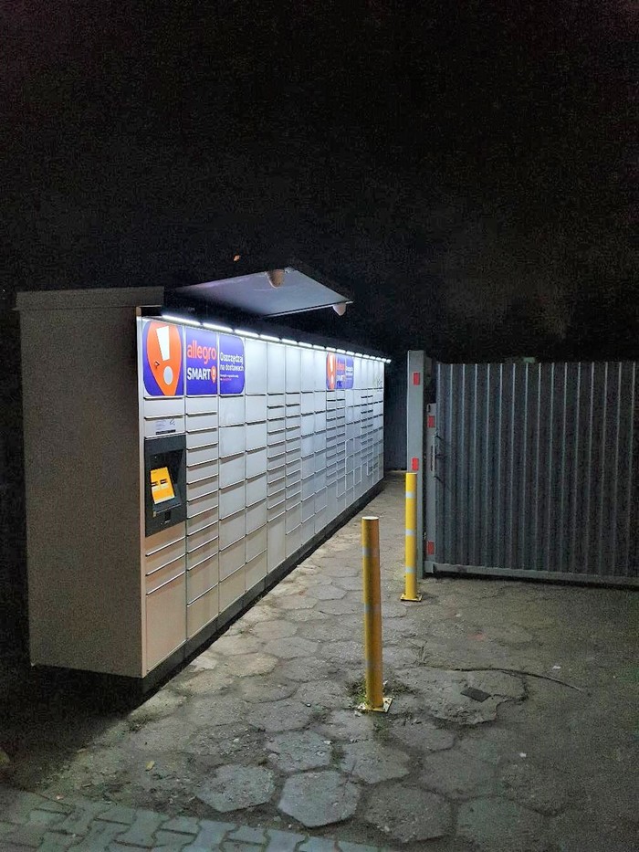 Paczkomat PPD01M przy sklepie Arhelan