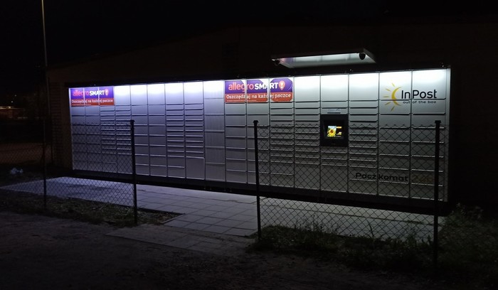 Поштомат PRN05M Przy Garażach, po lewej stronie od wjazdu