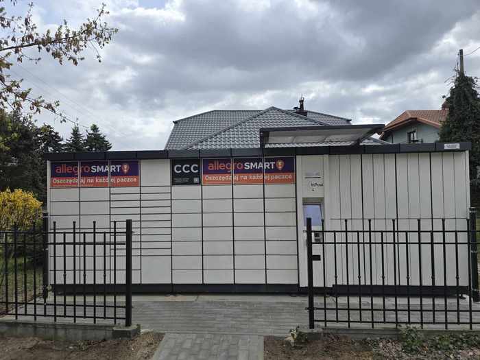 Parcel Locker PRU04AP Na rogu ulic 3 Maja i Cicheckiego