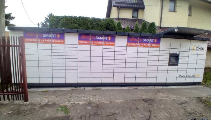 Parcel Locker PRU16M Za sklepem Żabka