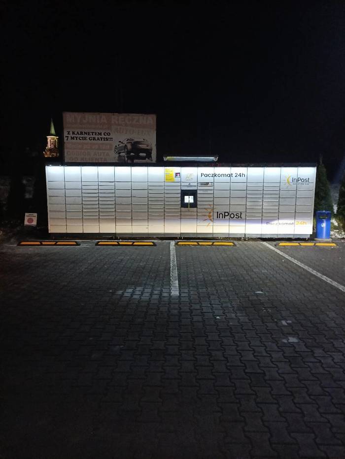 Paczkomat PRZ02M Na stacji paliw MOYA