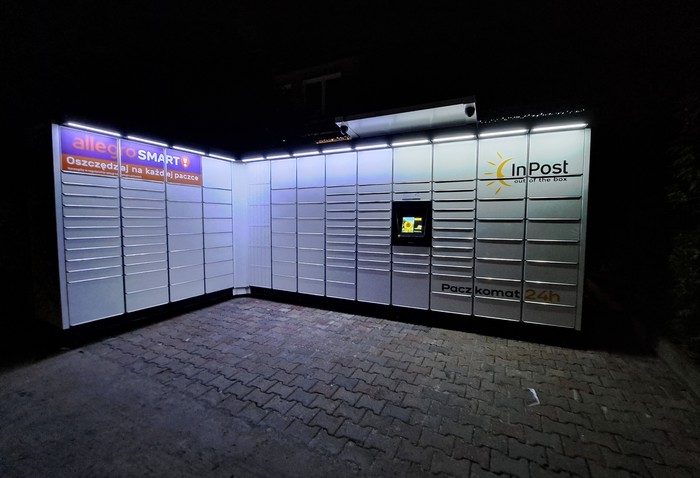 Paczkomat PRZS01M W płocie