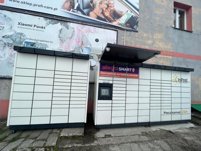 Parcel Locker PSH06M Na parkingu