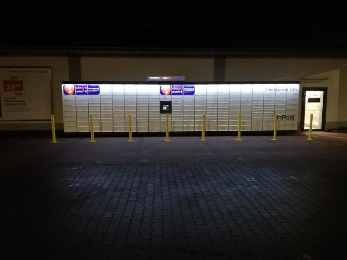 Paczkomat PSI03M Na parkingu sklepu Lidl