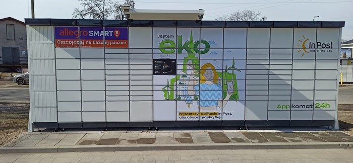 Paczkomat PST01APP na parkingu sklepu Kaufland, tyłem do ulicy Noakowskiego