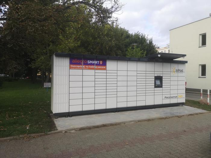 Paczkomat PST03M Obok sklepu MokPol
