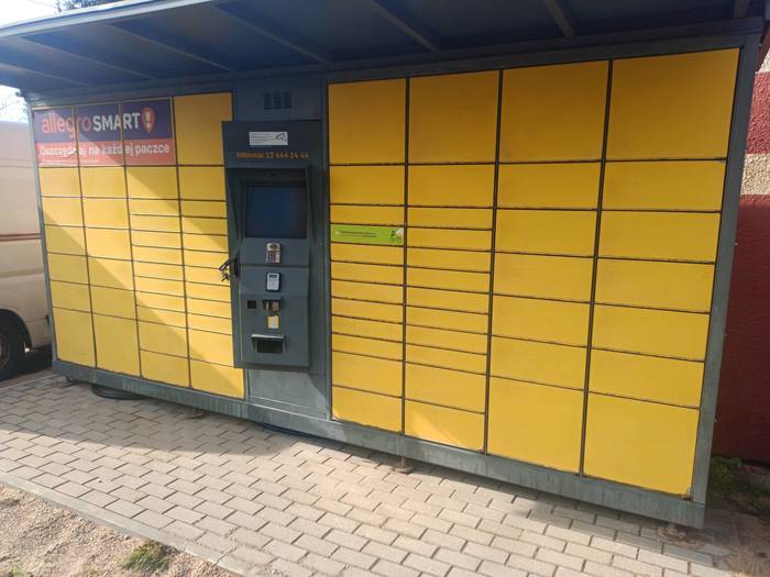 Поштомат PSTN01G przy sklepie Emilii