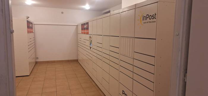 Paczkomat PSZ01H lokal z wejściem od ulicy Tkackiej