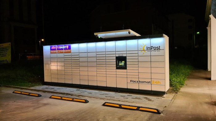 Paczkomat PSZ10M Przed sklepem Netto