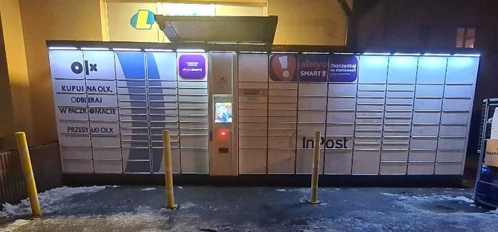 Parcel Locker PTE01A Przy wejściu do sklepu