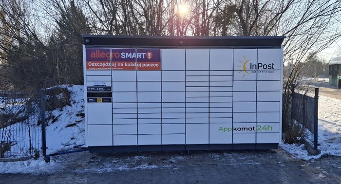 Paczkomat PTR01BAPP Przy wjeździe do firmy ATUT