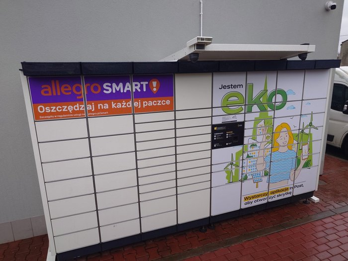 Paczkomat PTR02APP Na parkingu przy stacji MOL