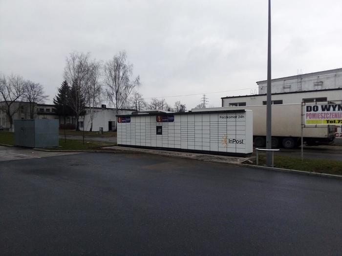 Paczkomat PTR08M Przy sklepie Lidl