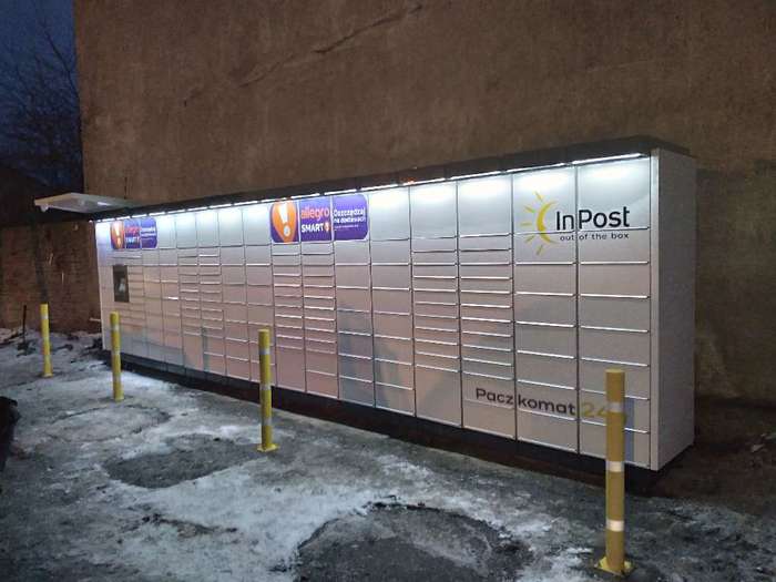 Paczkomat PTR12M parking przy Żabce