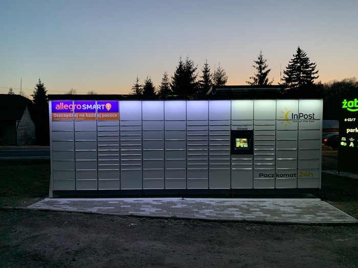 Paczkomat PTX02M Plac przed sklepem Żabka