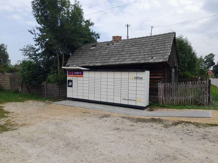 Paczkomat PUI01M Na parkingu przy OSP Prusicko