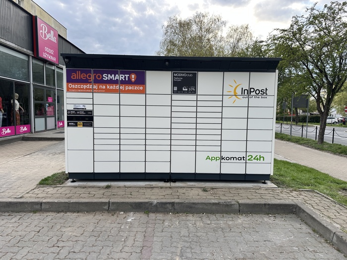 Paczkomat PUL03BAPP Przy budynku usługowym