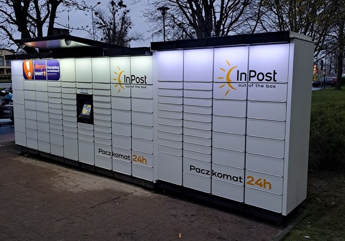 Paczkomat PUL09M Przy sklepie monopolowym