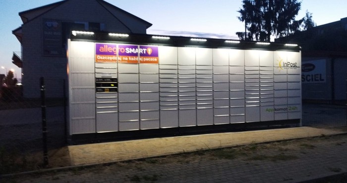 Paczkomat PUT01BAPP Przy sklepie z dywanami