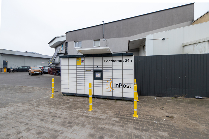 Paczkomat PUT01M Za sklepem Topaz
