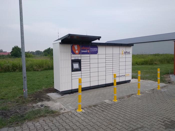 Paczkomat PVC01M przy myjni bezdotykowej