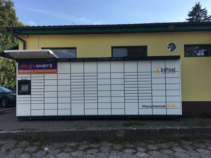 Paczkomat PVS01M Przy sklepie Delikatesy Centrum