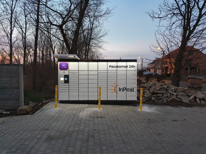 Parcel Locker PWE01N Przy sklepie spożywczym Joker