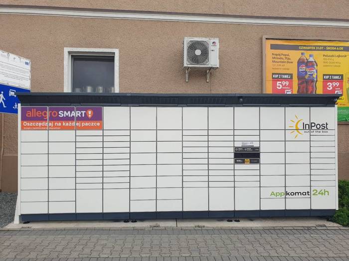 Paczkomat PWI01BAPP Obok Budynku