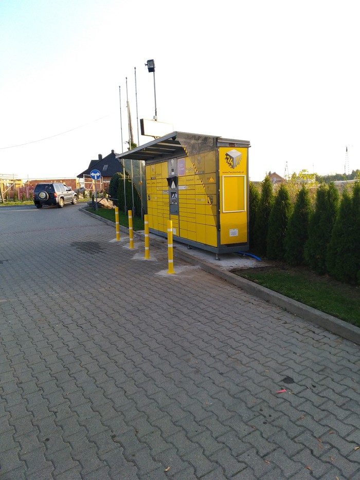 Paczkomat PWR01D Na stacji paliw Zbyszko