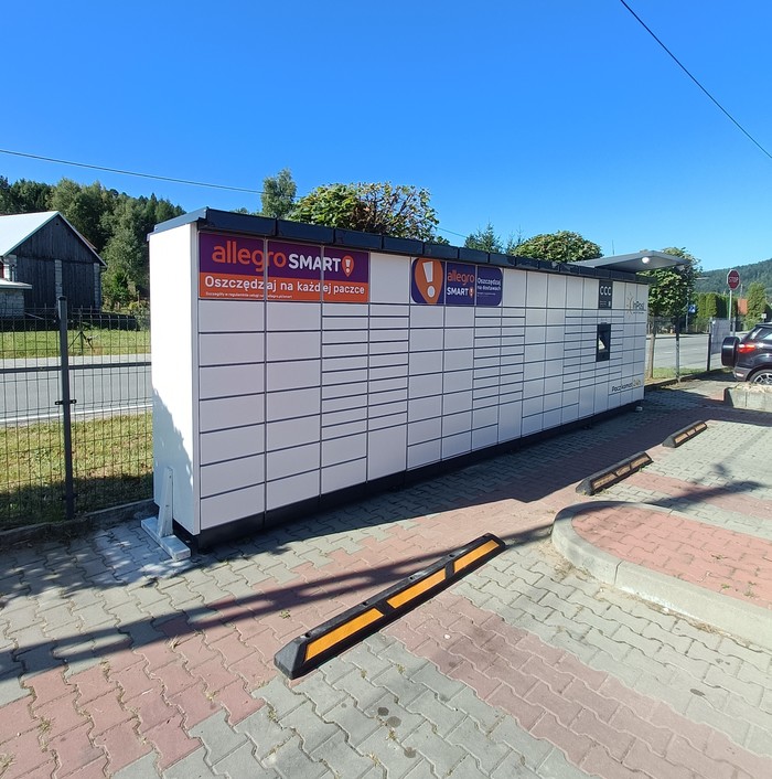 Paczkomat PWZ01M Przy wjeździe po prawej stronie/odkurzacz