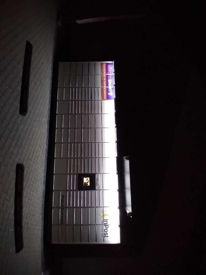 Paczkomat PXA01M przy sklepie Delikatesy Centrum