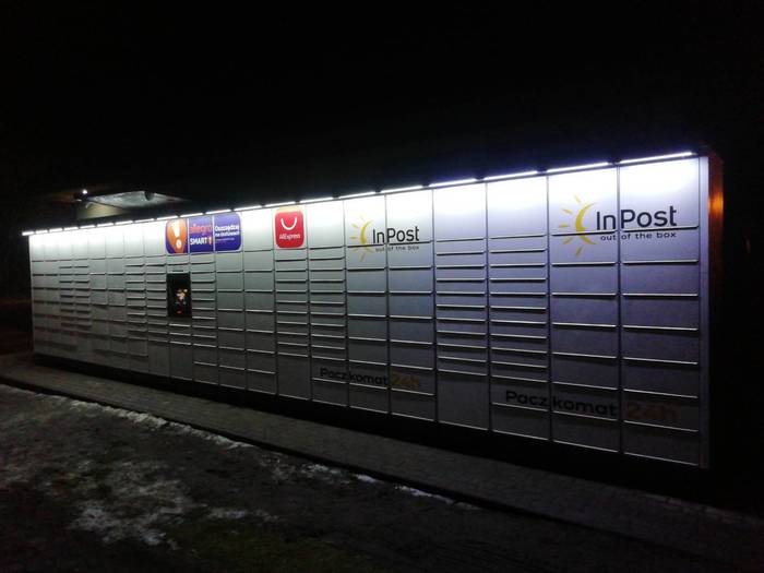 Paczkomat PYI01M Boczna Ściana Delikatesów Premium