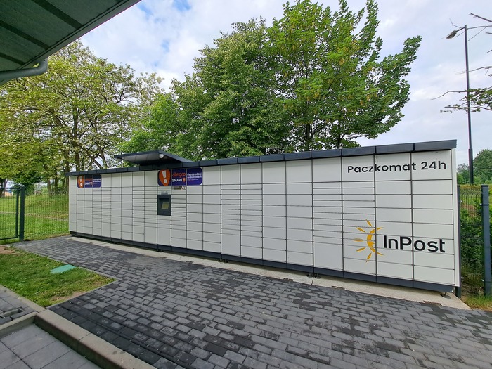 Parcel Locker PYS03M obok Lidla