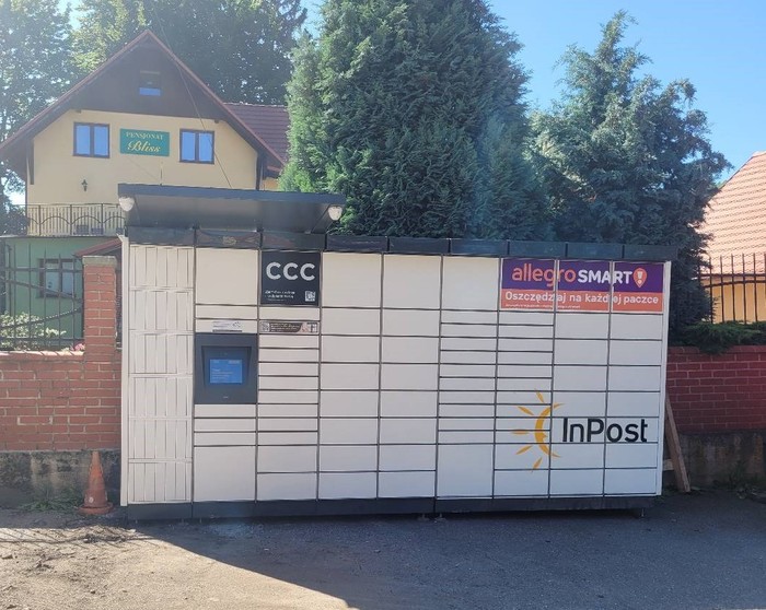 Paczkomat PZO05M Parking z tyłu budynku