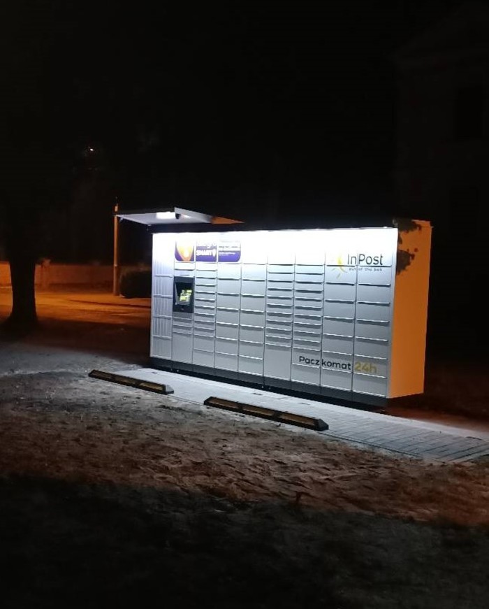 Parcel Locker QNA01M Parking naprzeciwko Urzędu Gminy