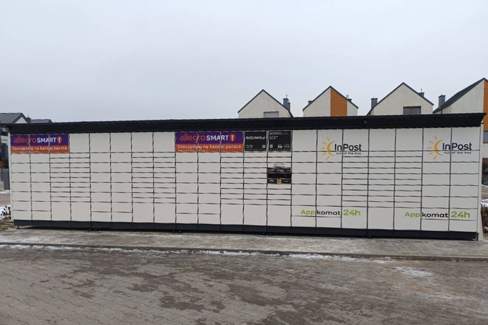 Paczkomat QNK01BAPP parking Stokrotki