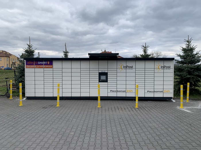 Paczkomat QRY01M Przy myjni samochodowej