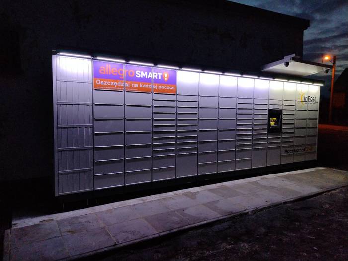 Parcel Locker QSA01M Obok sklepu