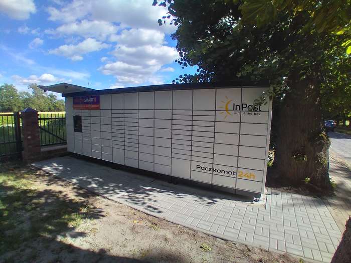 Paczkomat QSS01M Przy sklepie spożywczym