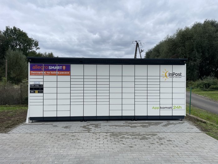 Parcel Locker QST01BAPP Przy sklepie spożywczym Sezamek