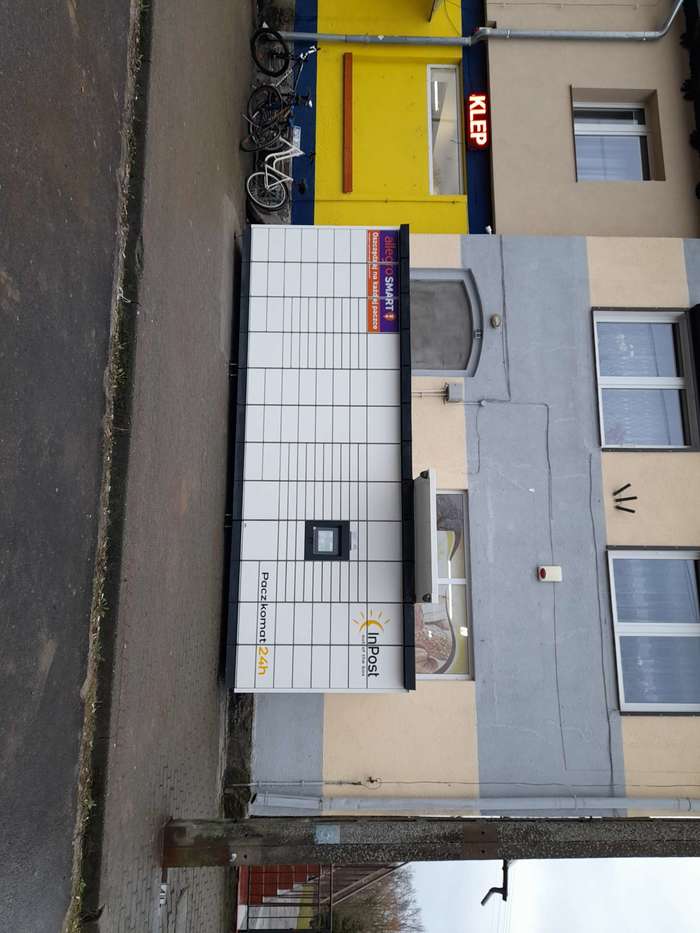 Paczkomat RAB01M Przed sklepem